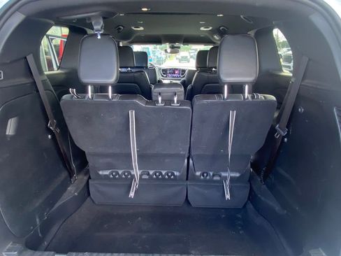 Used 2025 Chrysler Pacifica Select FWD image 25