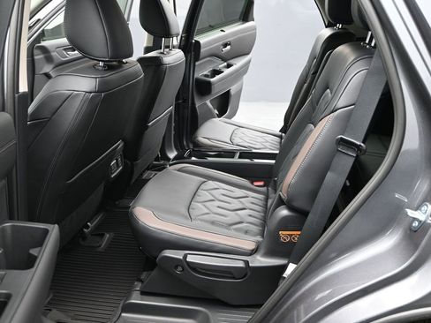 New 2026 Nissan Pathfinder Platinum image 19