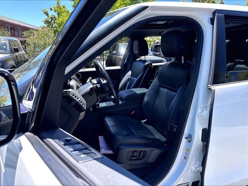 Used 2017 Land Rover Discovery SE AWD/4WD image 25