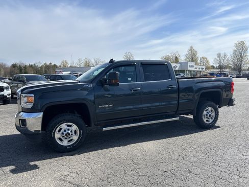 Used 2017 GMC Sierra 2500 SLE w/ SLE Preferred Package AWD/4WD image 7