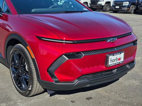 New 2026 Chevrolet Equinox EV LT w/ LPO, Blackout Package image 9