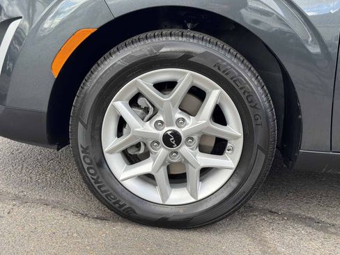 Used 2025 Kia Soul LX w/ LX Technology Package FWD image 6