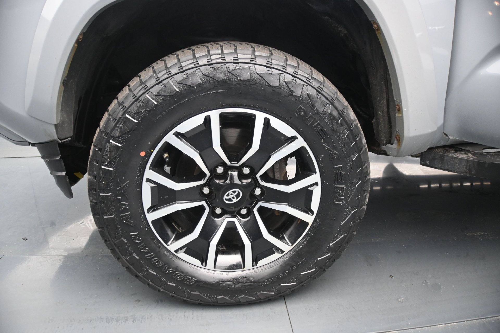 Used 2020 Toyota Tacoma TRD Sport AWD/4WD image 26