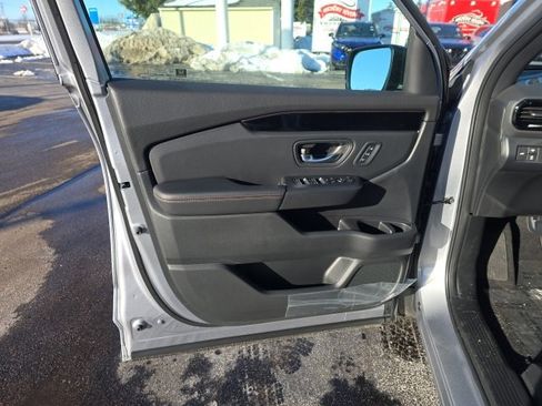 Certified 2025 Honda Pilot TrailSport image 11