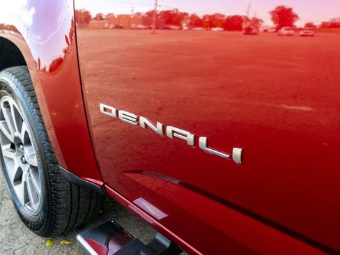 Used 2021 GMC Canyon Denali image 3