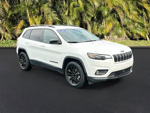 Used 2023 Jeep Cherokee Altitude Lux image 2