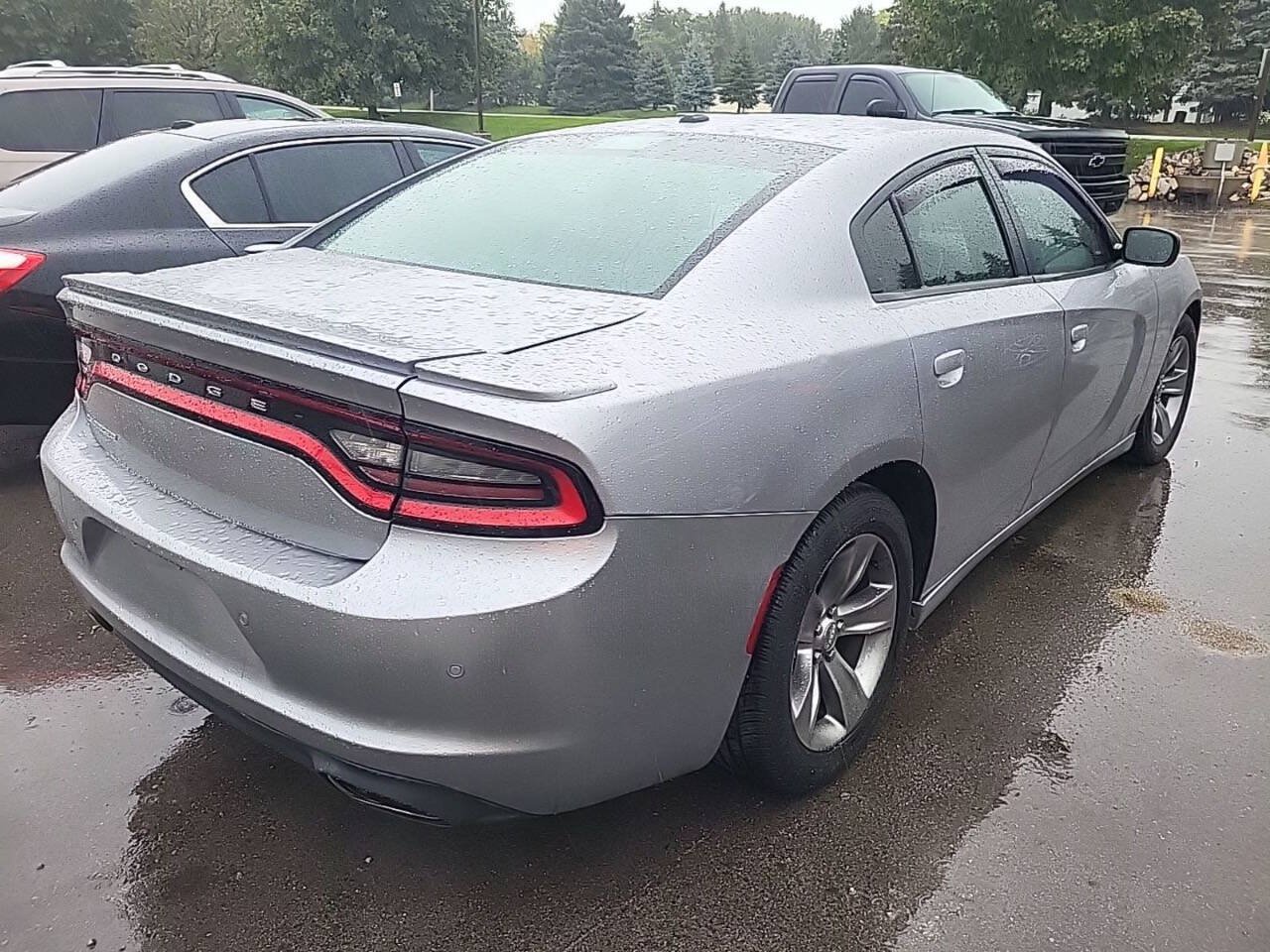 Used 2015 Dodge Charger SE w/ Sport Appearance Group RWD image 4