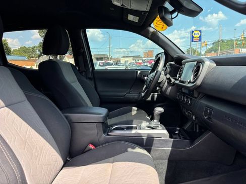 Used 2022 Toyota Tacoma TRD Sport AWD/4WD image 30