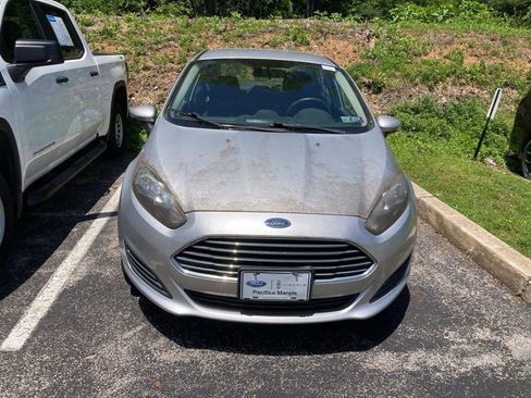 Used 2014 Ford Fiesta SE FWD image 2
