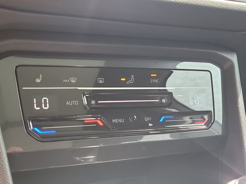 Used 2022 Volkswagen Tiguan SE w/ Panoramic Sunroof Package FWD image 27