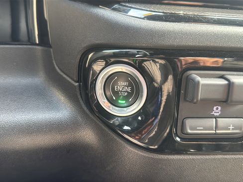 Used 2024 Chevrolet Silverado 1500 ZR2 w/ Technology Package image 35