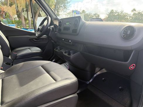 Used 2025 Mercedes-Benz Sprinter 2500 image 15