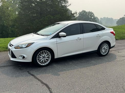 Used 2014 Ford Focus Titanium FWD image 5
