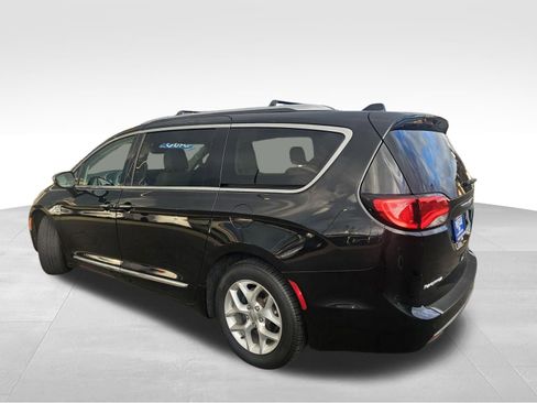 Used 2020 Chrysler Pacifica Limited FWD image 3