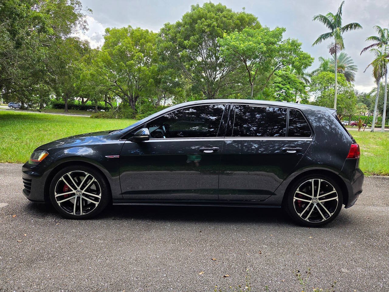 Used 2017 Volkswagen GTI SE FWD image 5