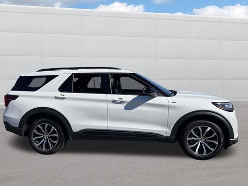 Used 2025 Ford Explorer ST-Line image 11