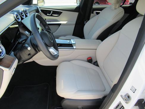 Used 2025 Mercedes-Benz GLC 300 image 16