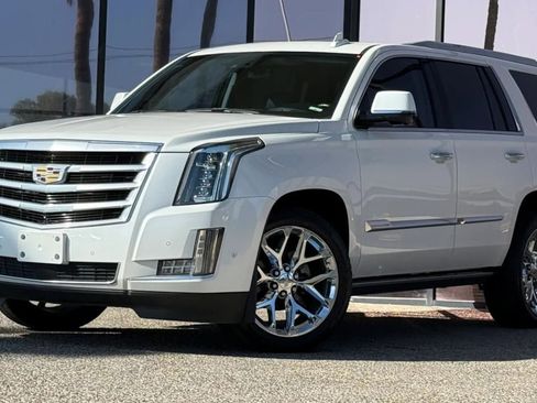 Used 2018 Cadillac Escalade Premium Luxury image 2
