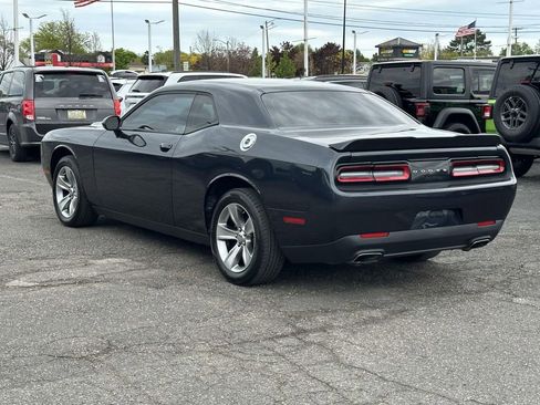 Used 2016 Dodge Challenger SXT RWD image 6