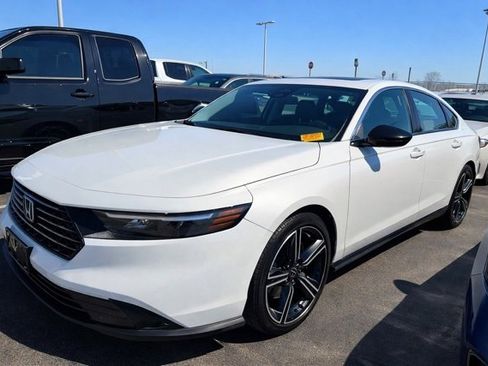 Used 2025 Honda Accord Sport image 1