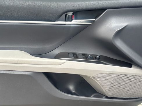 Used 2022 Toyota Camry LE image 6