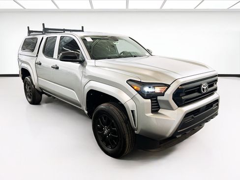 Used 2025 Toyota Tacoma SR image 3