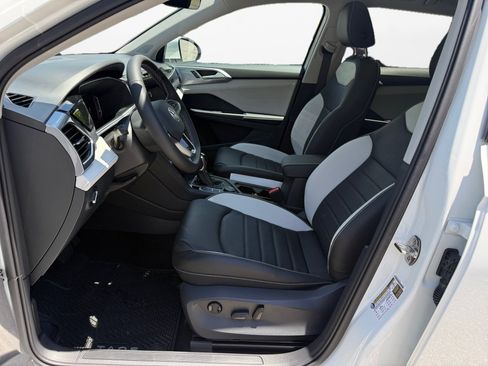 New 2026 Volkswagen Taos SEL AWD/4WD image 9