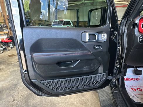 Used 2022 Jeep Wrangler Unlimited Rubicon w/ LED Lighting Group AWD/4WD image 10