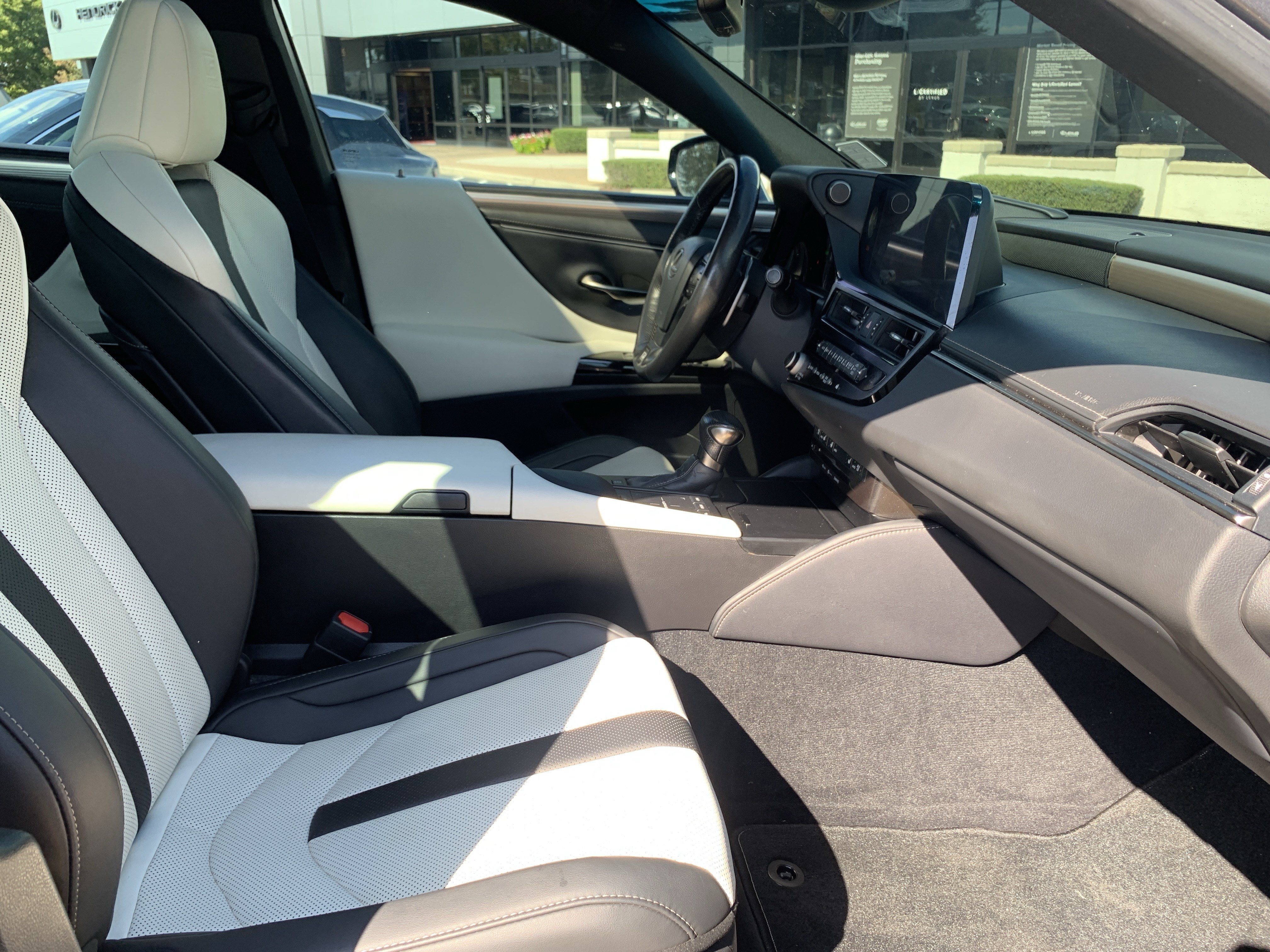 Used 2022 Lexus ES 300h F Sport w/ Accessory Package 2 FWD image 35