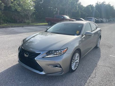 Used 2017 Lexus ES 350 w/ Ultra Luxury Package FWD image 5