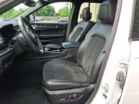 Used 2022 Jeep Grand Cherokee L Laredo AWD/4WD image 11