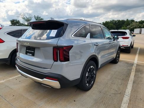 Certified 2025 Kia Sorento S w/ Panoramic Sunroof Package FWD image 4