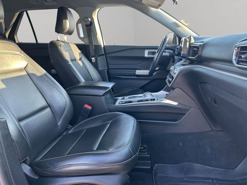 Used 2022 Ford Explorer XLT w/ Equipment Group 202A image 22