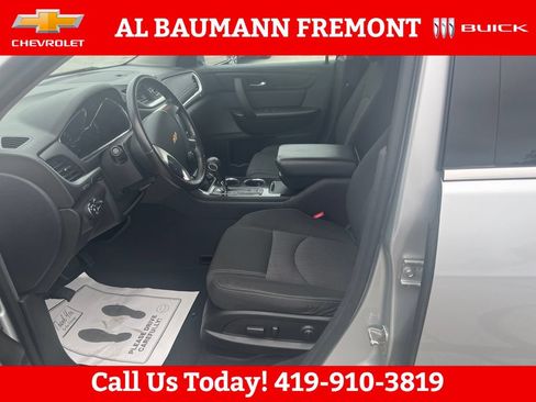 Used 2017 Chevrolet Traverse LT w/ Style and Technology Package FWD image 9