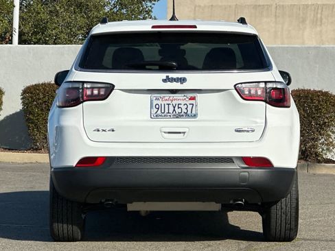 Used 2025 Jeep Compass Latitude image 8