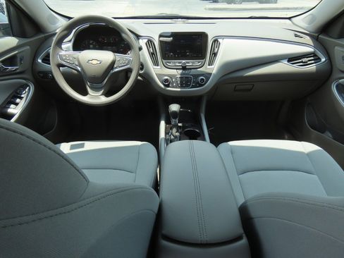 Used 2025 Chevrolet Malibu LT FWD image 23