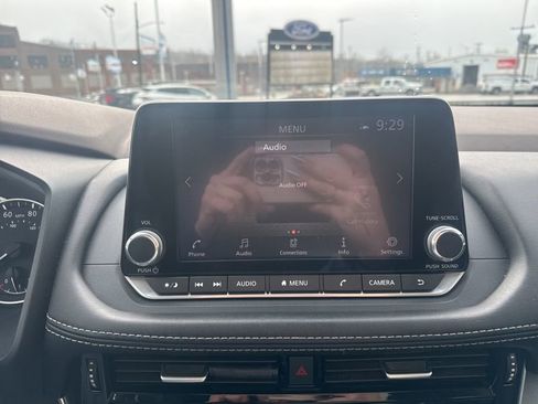 Used 2021 Nissan Rogue SV w/ Premium Package image 15