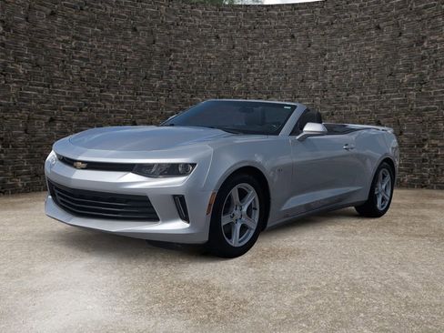 Used 2018 Chevrolet Camaro LT RWD image 6