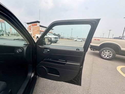 Used 2016 Jeep Patriot Sport w/ Power Value Group FWD image 30