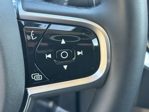 Certified 2025 Volvo XC90 B6 Plus image 20