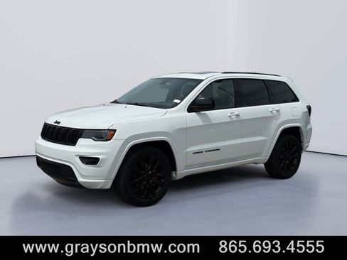 Used 2020 Jeep Grand Cherokee Altitude AWD/4WD image 7