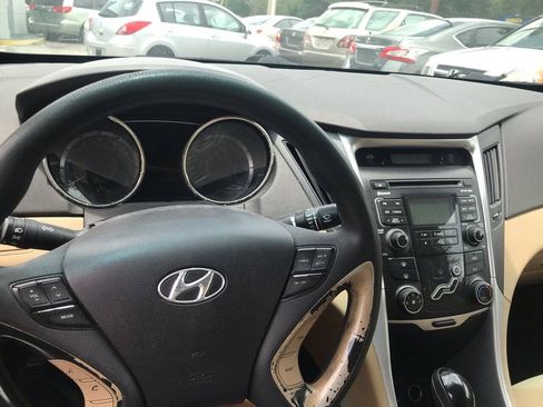 Used 2011 Hyundai Sonata GLS FWD image 11