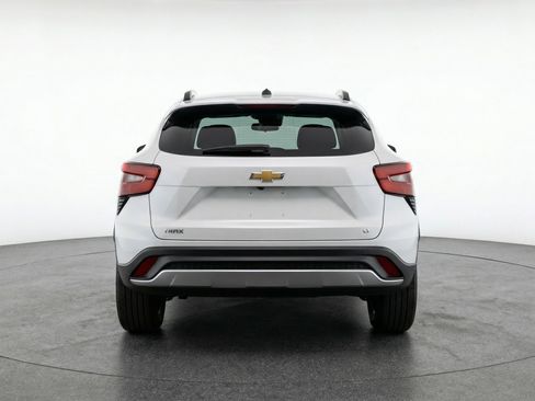 Used 2025 Chevrolet Trax LT w/ LT Convenience Package FWD image 7