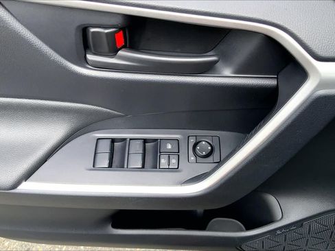 Used 2025 Toyota RAV4 LE AWD/4WD image 36