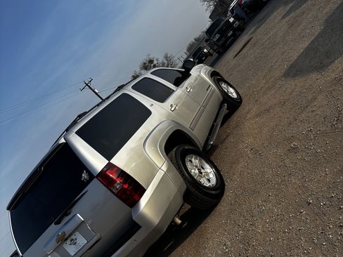 Used 2014 Chevrolet Suburban LT image 24