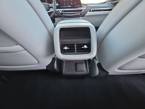 Used 2024 Cadillac Lyriq Luxury AWD/4WD image 22
