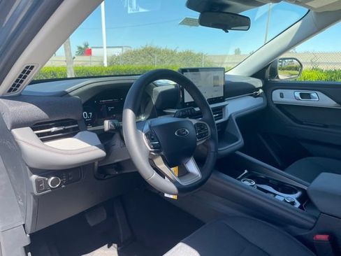 New 2026 Ford Explorer Active RWD image 9