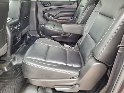 Used 2017 Chevrolet Suburban LT image 21