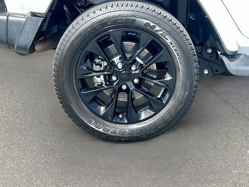 Used 2023 Jeep Wrangler Unlimited Sahara AWD/4WD image 29