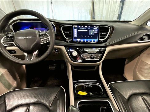 Used 2023 Chrysler Pacifica Limited image 14